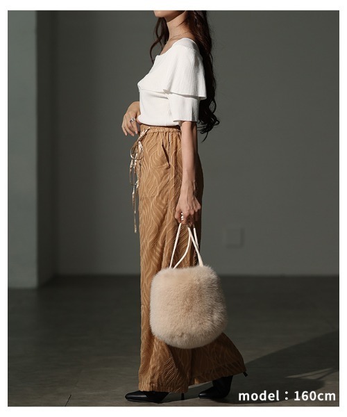 Sawa a la mode(サワアラモード)の「フェイクファー巾着ハンドバッグ(ハンドバッグ・レディース・ホワイト系その他/ベージュ・FREE)」の6枚目の写真