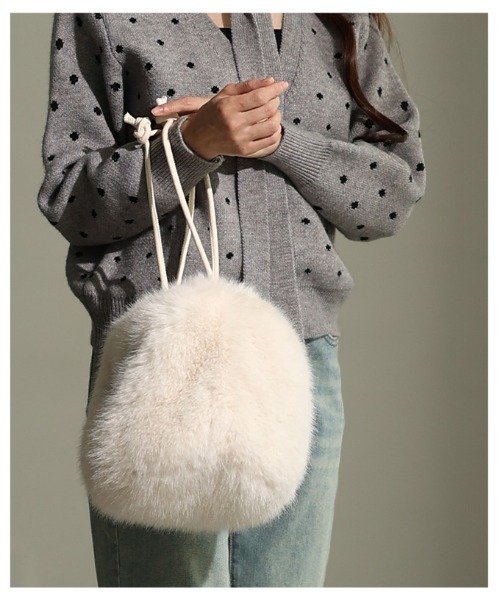 Sawa a la mode(サワアラモード)の「フェイクファー巾着ハンドバッグ(ハンドバッグ・レディース・ホワイト系その他/ベージュ・FREE)」の15枚目の写真