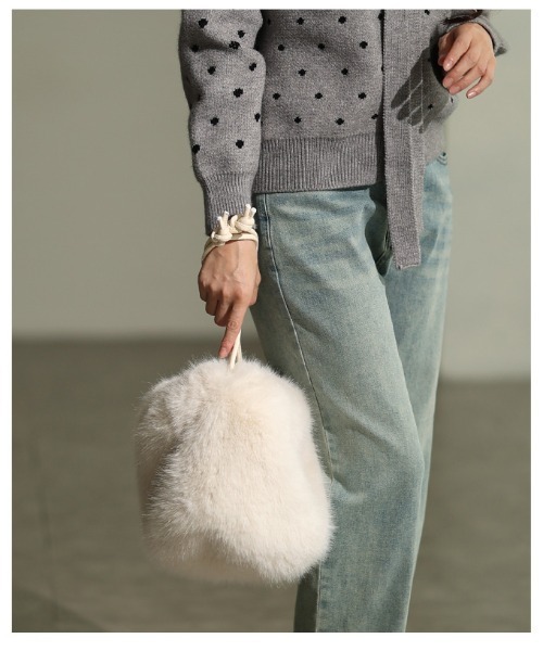 Sawa a la mode(サワアラモード)の「フェイクファー巾着ハンドバッグ(ハンドバッグ・レディース・ホワイト系その他/ベージュ・FREE)」の21枚目の写真