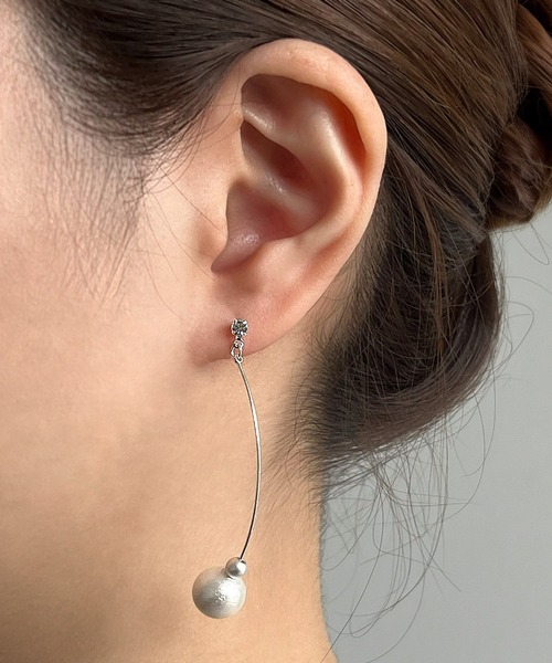 girl(ガール)の「揺れる コットンパール ロングピアス ゴールド シルバー 両耳用 アクセサリー(ピアス(両耳用)・レディース・シルバー/ゴールド・-)」の9枚目の写真