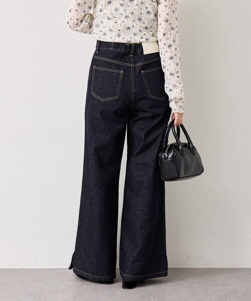 mystic(ミスティック)の「【3サイズ展開/SET UPで着用可◎】裾スリットフレアデニム(デニムパンツ・レディース・ネイビー/ベージュ/ブルー・2/1/0)」の10枚目の写真