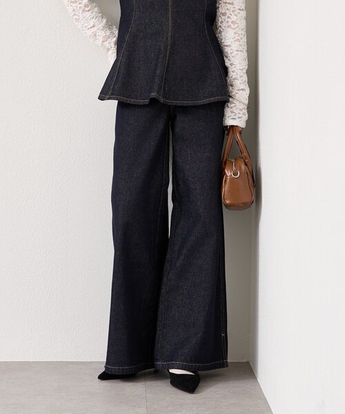 mystic(ミスティック)の「【3サイズ展開/SET UPで着用可◎】裾スリットフレアデニム(デニムパンツ・レディース・ネイビー/ベージュ/ブルー・2/1/0)」の14枚目の写真