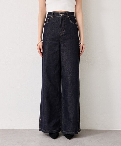 mystic(ミスティック)の「【3サイズ展開/SET UPで着用可◎】裾スリットフレアデニム(デニムパンツ・レディース・ネイビー/ベージュ/ブルー・2/1/0)」の22枚目の写真