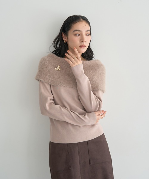 YECCA VECCA(イェッカヴェッカ)の「ファーMIXオフショルニット(ニット/セーター・レディース・ベージュ/ネイビー/ブルー・FREE)」の1枚目の写真