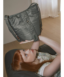 MAISON CREME（メゾンクレム）の「Eternity Bucket M_Khaki（ショルダーバッグ）」