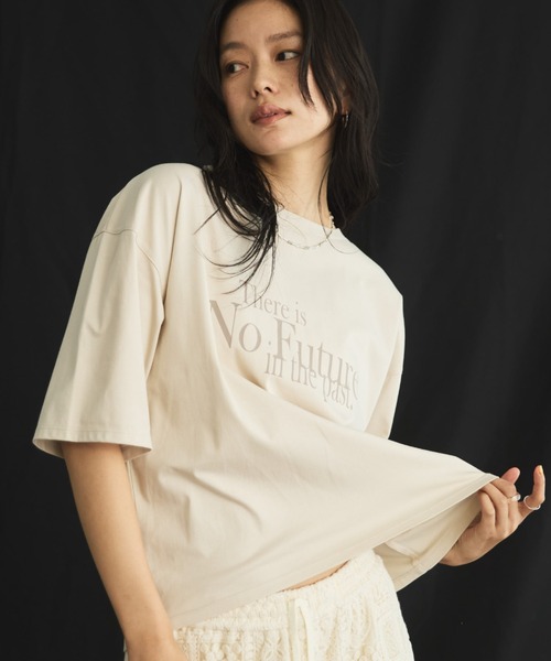 Doux archives(ドゥアルシーヴ)の「【26SS先行予約】半端袖ロゴTシャツ(Tシャツ/カットソー・レディース・チャコールグレー/オフホワイト/ベージュ・FREE)」の3枚目の写真