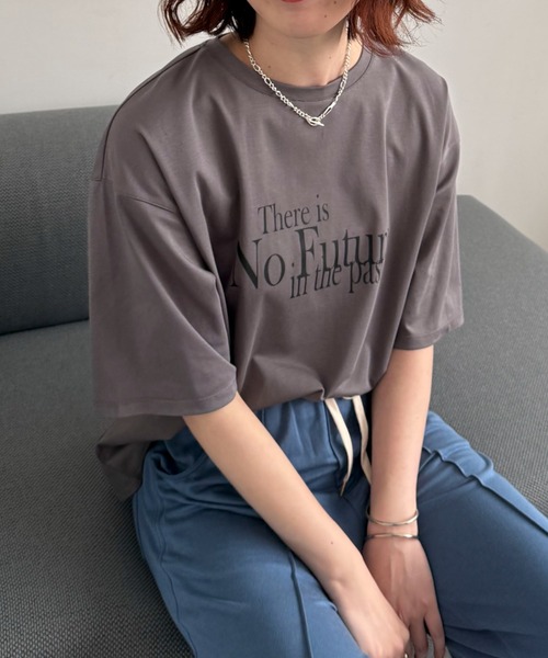 Doux archives(ドゥアルシーヴ)の「【26SS先行予約】半端袖ロゴTシャツ(Tシャツ/カットソー・レディース・チャコールグレー/オフホワイト/ベージュ・FREE)」の2枚目の写真