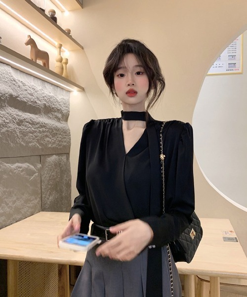 Ritzy(リッツィー)の「Vネックタイプデザイン シャツ(シャツ/ブラウス・レディース・ブラック/ホワイト・M/L)」の6枚目の写真