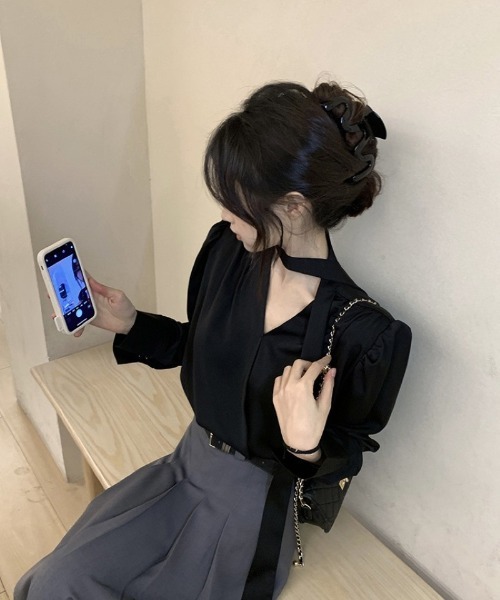 Ritzy(リッツィー)の「Vネックタイプデザイン シャツ(シャツ/ブラウス・レディース・ブラック/ホワイト・M/L)」の8枚目の写真