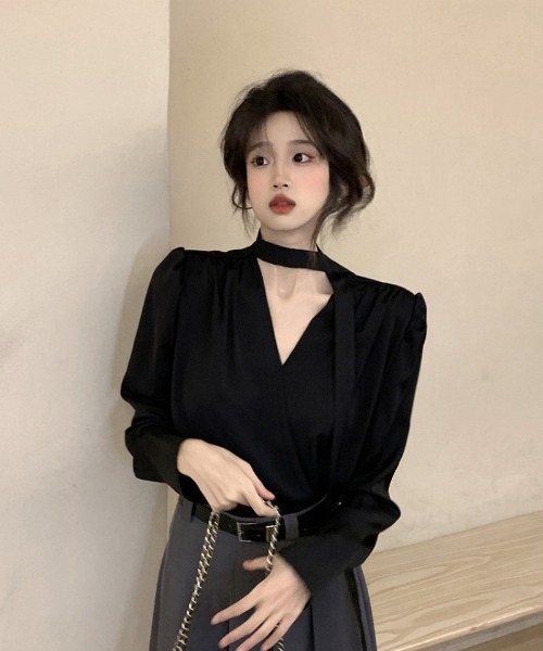 Ritzy(リッツィー)の「Vネックタイプデザイン シャツ(シャツ/ブラウス・レディース・ブラック/ホワイト・M/L)」の9枚目の写真