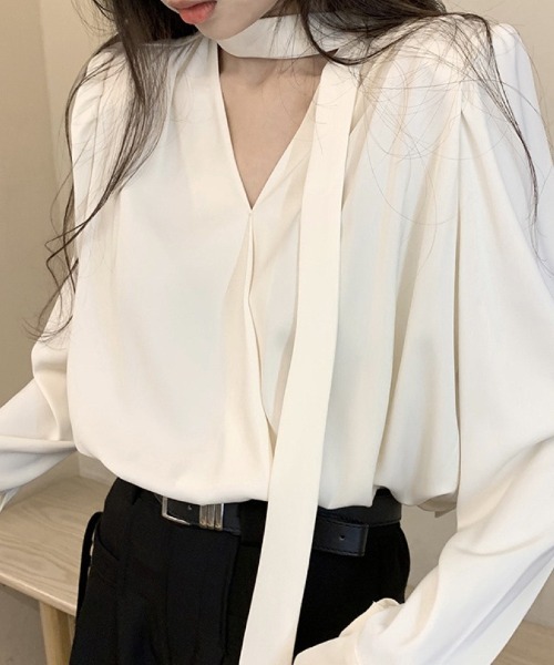Ritzy(リッツィー)の「Vネックタイプデザイン シャツ(シャツ/ブラウス・レディース・ブラック/ホワイト・M/L)」の22枚目の写真