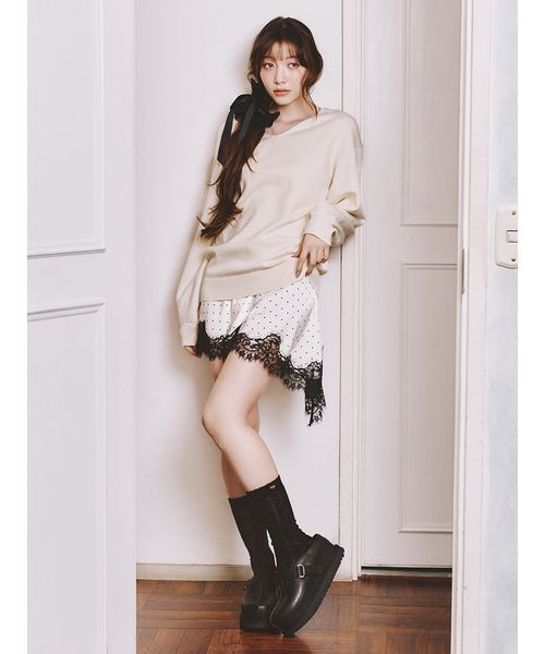 LILY BROWN(リリーブラウン)の「カシミヤブレンドニットセットサテンミニワンピース(ワンピース・レディース・アイボリー/グレー/チャコールグレー/ピンク・F)」の6枚目の写真