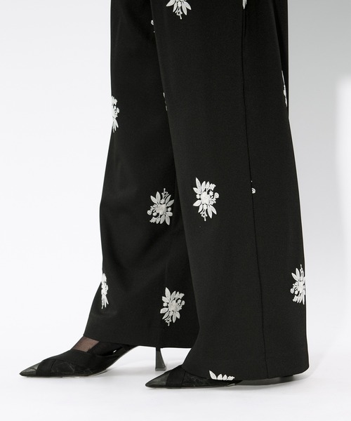 Ezick(エジック)の「Embroidery straight pants ハイウエスト刺繍パンツ【ベルト付】(スラックス・レディース・ブラック/グレー・FREE)」の1枚目の写真