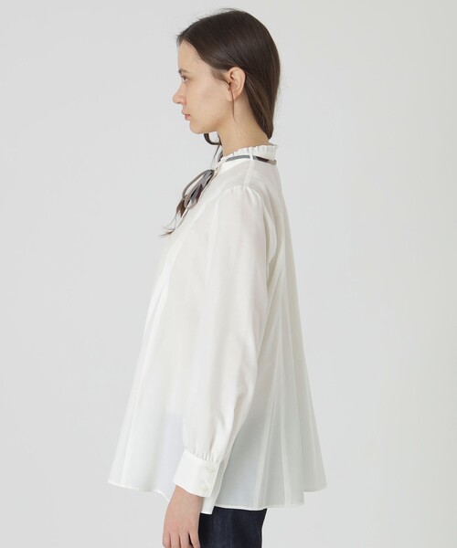 BLUE LABEL CRESTBRIDGE（ブルーレーベルクレストブリッジ）の「ライトタンブラーフレアブラウス（シャツ/ブラウス・レディース・オフホワイト・38/36）」の4枚目の写真