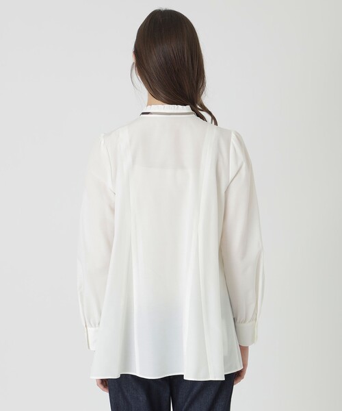 BLUE LABEL CRESTBRIDGE（ブルーレーベルクレストブリッジ）の「ライトタンブラーフレアブラウス（シャツ/ブラウス・レディース・オフホワイト・38/36）」の5枚目の写真