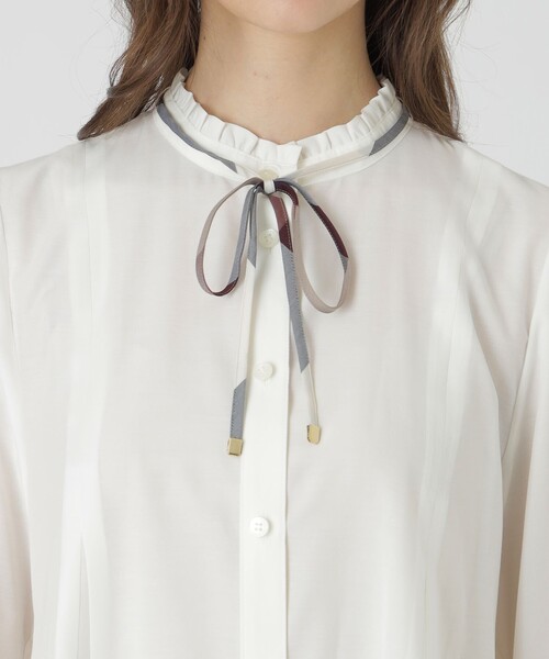 BLUE LABEL CRESTBRIDGE（ブルーレーベルクレストブリッジ）の「ライトタンブラーフレアブラウス（シャツ/ブラウス・レディース・オフホワイト・38/36）」の6枚目の写真