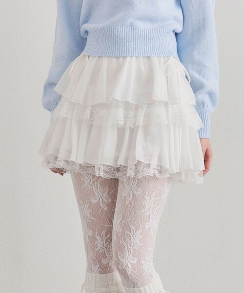 OLIVE des OLIVE（オリーブデオリーブ）の「エアリーラッフルティアードミニスカート（スカート・レディース・ホワイト/オフホワイト/ホワイト系その他/ブラック/チャコールグレー・FREE）」の2枚目の写真