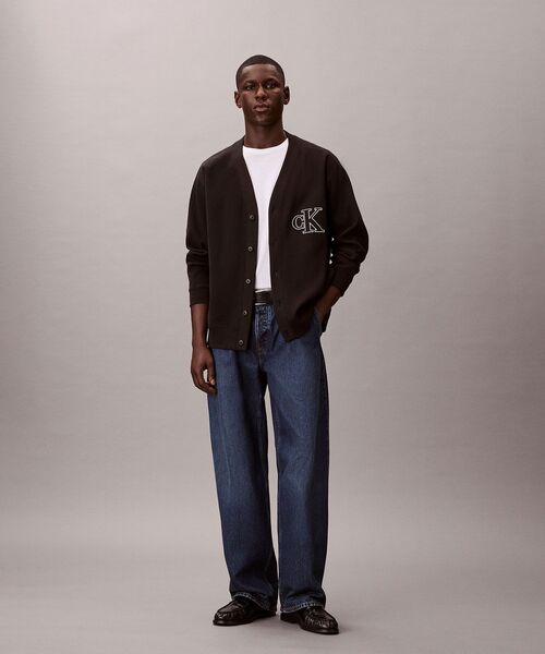 Calvin Klein(カルバン・クライン)の「【ユニセックス】ニット - Vネックコットンニットカーディガン(カーディガン/ボレロ・メンズ・ブラック・M/L/XL/S)」の2枚目の写真