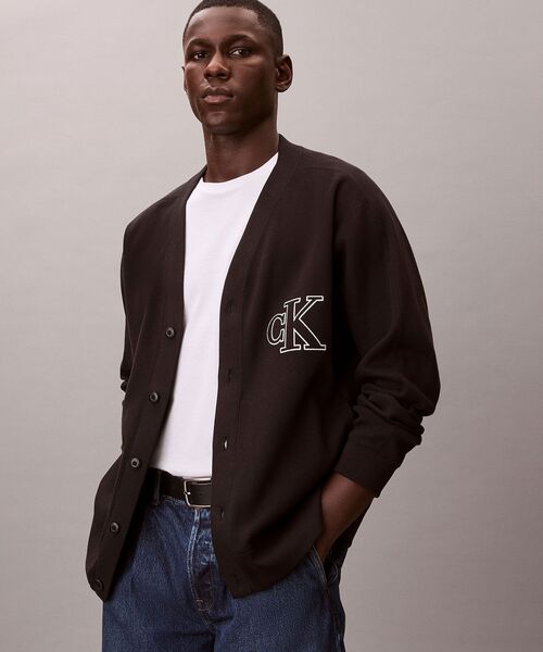Calvin Klein(カルバン・クライン)の「【ユニセックス】ニット - Vネックコットンニットカーディガン(カーディガン/ボレロ・メンズ・ブラック・M/L/XL/S)」の5枚目の写真