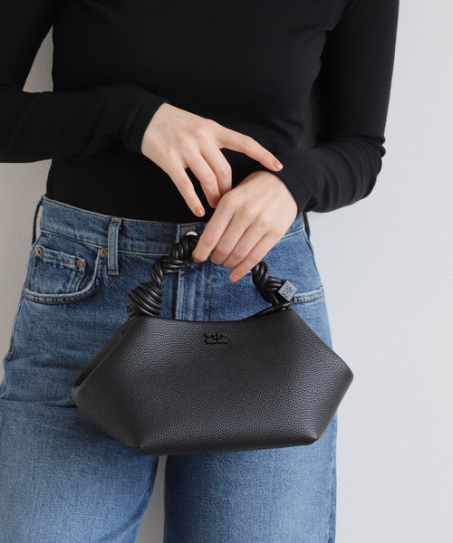 GANNI(ガニー)の「GANNI / ガニー Ganni Bou Bag Small Grained(ハンドバッグ・レディース・ブラック・FREE)」の3枚目の写真