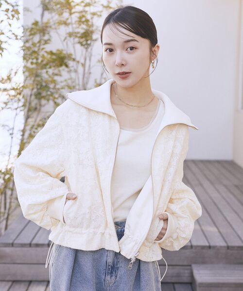 earth music&ecology(アースミュージックアンドエコロジー)の「【WEB・一部店舗限定】レースリバーシブルMA-1(MA-1・レディース・ブラック/アイボリー・FREE)」の3枚目の写真