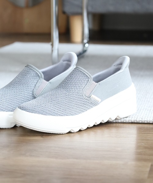 kitson（キットソン）の「Kitson+ 「クイッポン」と履ける快適 軽量メッシュ ウェーブウェッジソール スリッポン スニーカー（スリッポン・レディース・グレー/ブラック系その他/ベージュ・LL/L/M/S）」の9枚目の写真