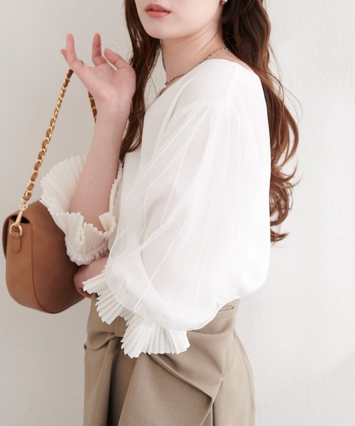 natural couture（ナチュラルクチュール）の「袖口プリーツチュール袖ブラウス（シャツ/ブラウス・レディース・ブラック/サックスブルー/ネイビー/ピンク/オフホワイト・FREE）」の2枚目の写真