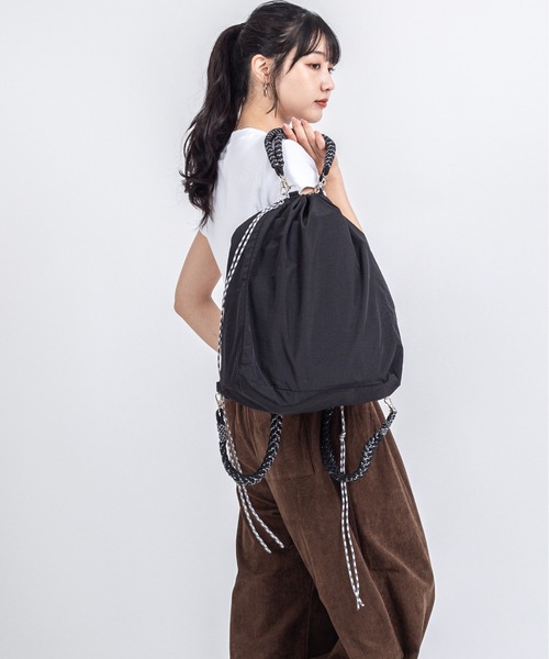 REGENCY WORKS(リージェンシーワークス)の「【Regency work/リージェンシー ワークス】巾着バッグ ナイロン マチ付き4WAY ナップサック(トートバッグ・レディース・ブラック/チャコールグレー/ベージュ・FREE)」の11枚目の写真