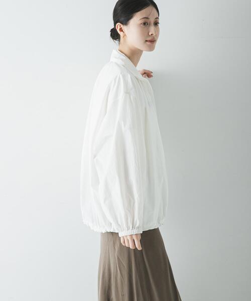 URBAN RESEARCH（アーバンリサーチ）の「撥水ナイロンギャザーブルゾン（ブルゾン・レディース・チャコールグレー/ホワイト・FREE）」の5枚目の写真