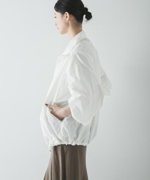 URBAN RESEARCH（アーバンリサーチ）の「撥水ナイロンギャザーブルゾン（ブルゾン・レディース・チャコールグレー/ホワイト・FREE）」の7枚目の写真