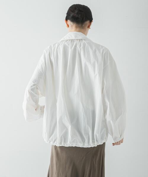 URBAN RESEARCH（アーバンリサーチ）の「撥水ナイロンギャザーブルゾン（ブルゾン・レディース・チャコールグレー/ホワイト・FREE）」の8枚目の写真