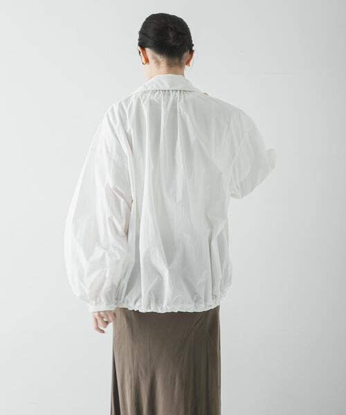 URBAN RESEARCH（アーバンリサーチ）の「撥水ナイロンギャザーブルゾン（ブルゾン・レディース・チャコールグレー/ホワイト・FREE）」の9枚目の写真