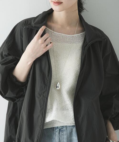 URBAN RESEARCH（アーバンリサーチ）の「撥水ナイロンギャザーブルゾン（ブルゾン・レディース・チャコールグレー/ホワイト・FREE）」の13枚目の写真