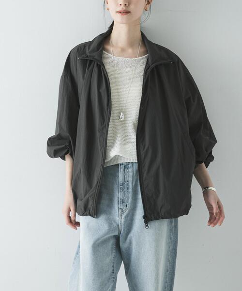 URBAN RESEARCH（アーバンリサーチ）の「撥水ナイロンギャザーブルゾン（ブルゾン・レディース・チャコールグレー/ホワイト・FREE）」の15枚目の写真