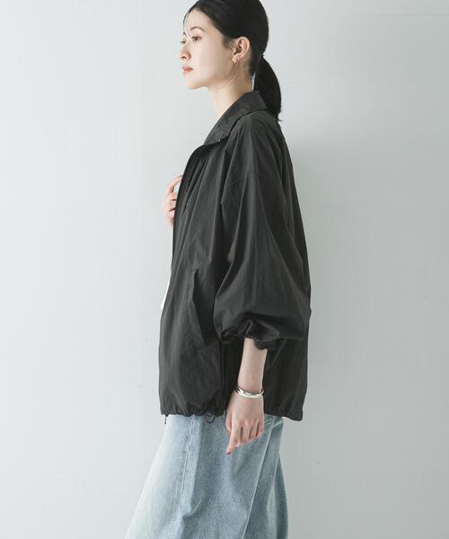 URBAN RESEARCH（アーバンリサーチ）の「撥水ナイロンギャザーブルゾン（ブルゾン・レディース・チャコールグレー/ホワイト・FREE）」の16枚目の写真