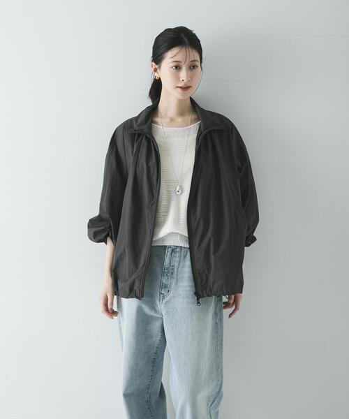 URBAN RESEARCH（アーバンリサーチ）の「撥水ナイロンギャザーブルゾン（ブルゾン・レディース・チャコールグレー/ホワイト・FREE）」の18枚目の写真