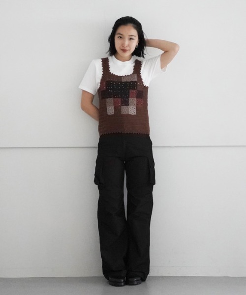 doublet(ダブレット)の「doublet Hand-crochet mosaic tank top(タンクトップ・レディース・ブラウン・SMALL)」の1枚目の写真