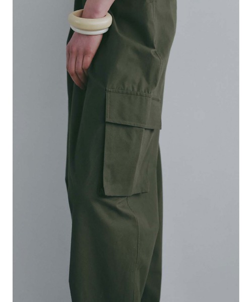 HER.(ハー)の「フォルムカーゴパンツ(その他パンツ・レディース・カーキ/オフホワイト・2/1)」の18枚目の写真