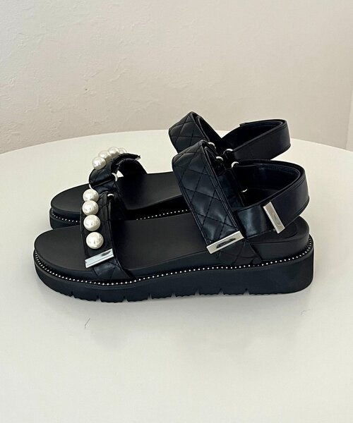 prose verse（プロズヴェール）の「ビジュトリムキルティングパールサンダル（サンダル・レディース・ブラック・MEDIUM/SMALL/X-LARGE/LARGE）」の4枚目の写真