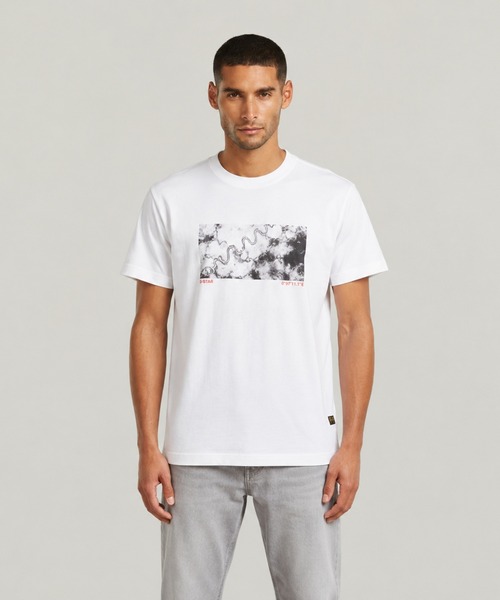 G-STAR(ジースター)の「Topo Print Relaxed T-Shirt/オーバーサイズ/リラックスグラフィックプリントTシャツ(Tシャツ/カットソー・メンズ・ホワイト/ダークブラック・X-LARGE/X-SMALL/SMALL/LARGE/MEDIUM)」の2枚目の写真