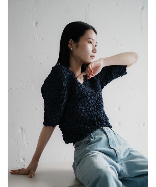 Katrin TOKYO(カトリーントーキョー)の「random shirring curve sleeve tops(Tシャツ/カットソー・レディース・ネイビー/ホワイト/ワイン系・FREE/XS)」の2枚目の写真