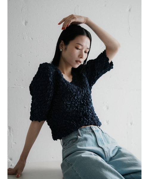 Katrin TOKYO(カトリーントーキョー)の「random shirring curve sleeve tops(Tシャツ/カットソー・レディース・ネイビー/ホワイト/ワイン系・FREE/XS)」の11枚目の写真