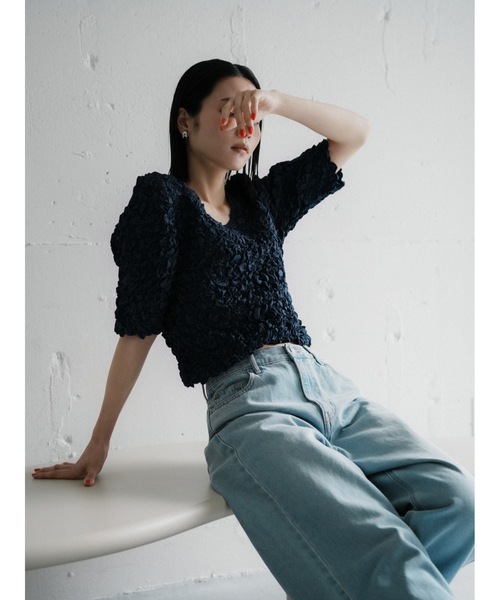 Katrin TOKYO(カトリーントーキョー)の「random shirring curve sleeve tops(Tシャツ/カットソー・レディース・ネイビー/ホワイト/ワイン系・FREE/XS)」の13枚目の写真