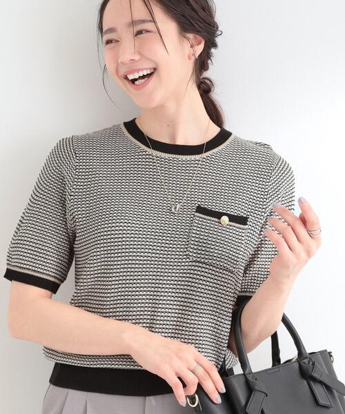 SHOO・LA・RUE(シューラルー)の「【洗濯機可/S-LL】金ボタンが上品 カノコ編み配色クルーネックニット(ニット/セーター・レディース・グレー系3/ダークブラウン系3/ブラック系3・01/04/03/02)」の2枚目の写真