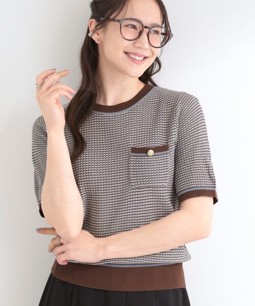 SHOO・LA・RUE(シューラルー)の「【洗濯機可/S-LL】金ボタンが上品 カノコ編み配色クルーネックニット(ニット/セーター・レディース・グレー系3/ダークブラウン系3/ブラック系3・01/04/03/02)」の3枚目の写真