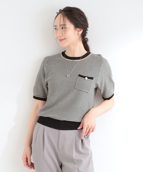 SHOO・LA・RUE(シューラルー)の「【洗濯機可/S-LL】金ボタンが上品 カノコ編み配色クルーネックニット(ニット/セーター・レディース・グレー系3/ダークブラウン系3/ブラック系3・01/04/03/02)」の8枚目の写真