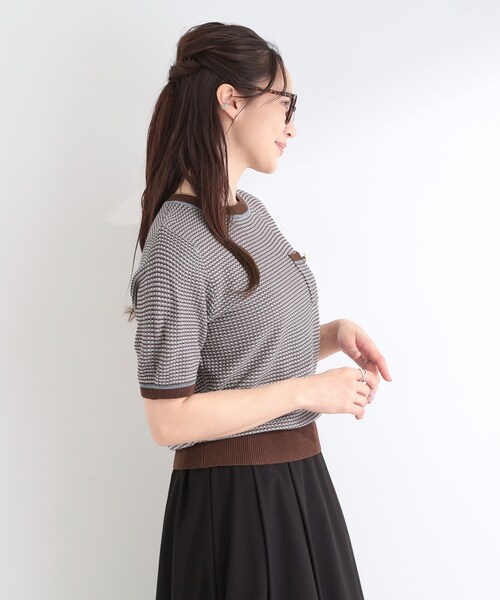 SHOO・LA・RUE(シューラルー)の「【洗濯機可/S-LL】金ボタンが上品 カノコ編み配色クルーネックニット(ニット/セーター・レディース・グレー系3/ダークブラウン系3/ブラック系3・01/04/03/02)」の13枚目の写真