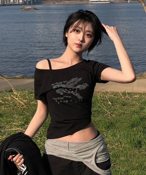IFYOUWANT(イフユーウォント)の「ペガサス ワンショルダーTシャツ ブラック(Tシャツ/カットソー・レディース・その他・FREE)」の1枚目の写真