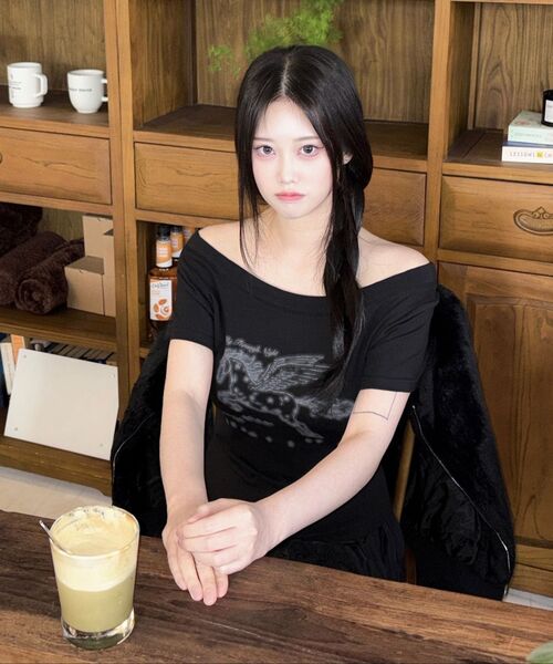 IFYOUWANT(イフユーウォント)の「ペガサス ワンショルダーTシャツ ブラック(Tシャツ/カットソー・レディース・その他・FREE)」の2枚目の写真