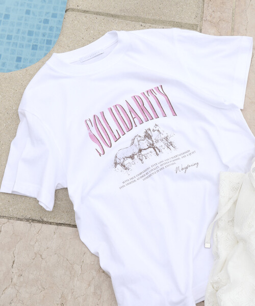 Firsthand(ファーストハンド)の「Firsthand/ファーストハンド コンフォータブル ロゴホースプリント クルーネック Tシャツ(Tシャツ/カットソー・レディース・チャコールグレー/ホワイト・FREE)」の3枚目の写真